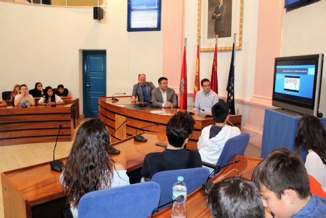 Alumnos del IES Alcántara presentan en el Ayuntamiento el Proyecto Alcantarilla Ciudad Educadora - 5, Foto 5