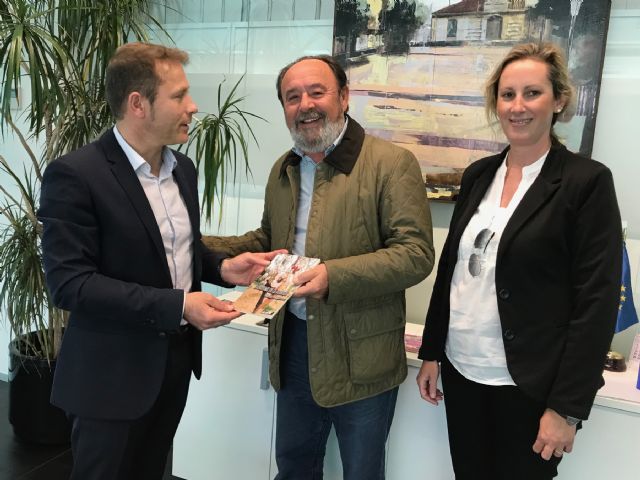 El alcalde recibe a Máximo Jumilla, y agradece la donación de su biblioteca particular - 4, Foto 4