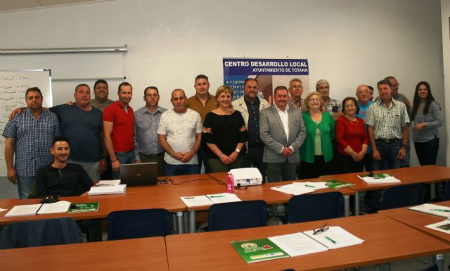 Municipal authorities inaugurate several training actions that are being developed these weeks in the Local Development Center, Foto 3