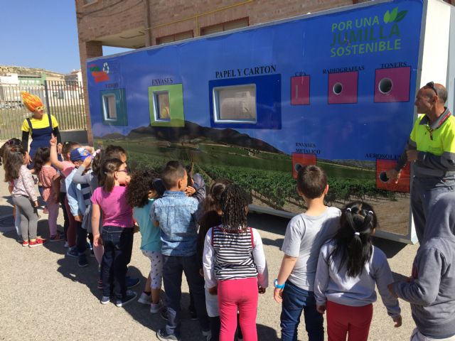 'Cucha y la patrulla selectiva' están visitando los colegios para enseñar los secretos del reciclaje - 1, Foto 1