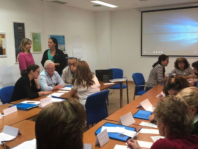 Medio centenar de ordenanzas del Ayuntamiento de Murcia están realizando un curso sobre interculturalidad - 1, Foto 1