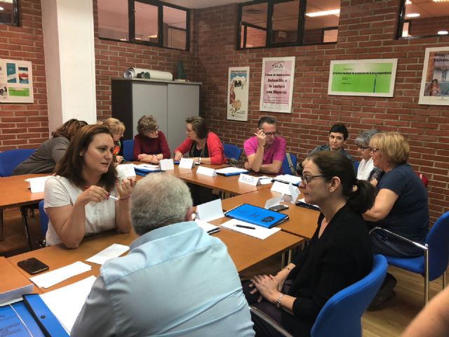 Medio centenar de ordenanzas del Ayuntamiento de Murcia están realizando un curso sobre interculturalidad - 2, Foto 2