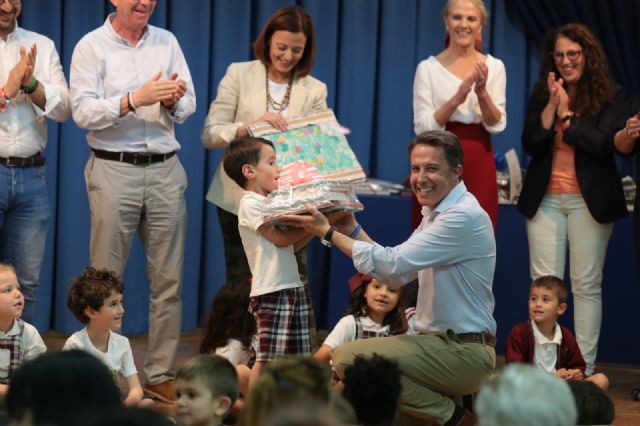 El Alcalde entrega los galardones de la XXXIV edición del Concurso Infantil de Cuentos Premio María Fernández-Luna, en la que han participado 1.850 alumnos - 2, Foto 2