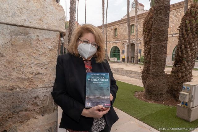 María Victoria Marín presenta en el Luzzy ´La huella de Miguel Hernández en Cartagena´ - 1, Foto 1