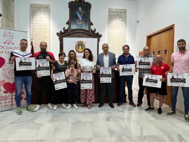 El Ayuntamiento de Lorca organiza un partido de fútbol benéfico para ayudar a la pequeña lorquina Daniela García, diagnosticada con síndrome de Rett - 2, Foto 2