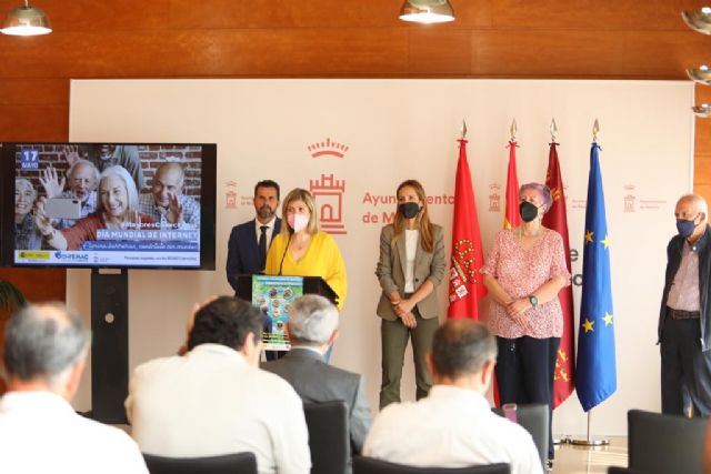 El Ayuntamiento de Murcia celebra el Día Mundial de Internet poniendo el foco en las personas mayores para que se conecten sin miedo - 4, Foto 4