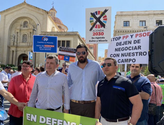 VOX apoya a los agricultores y regantes en Alicante: Los partidos de siempre, PP y PSOE, quieren acabar con el Trasvase, Foto 3