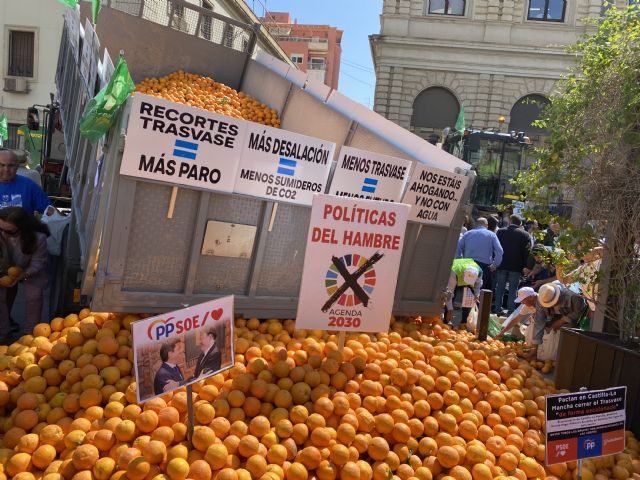 VOX apoya a los agricultores y regantes en Alicante: Los partidos de siempre, PP y PSOE, quieren acabar con el Trasvase, Foto 4