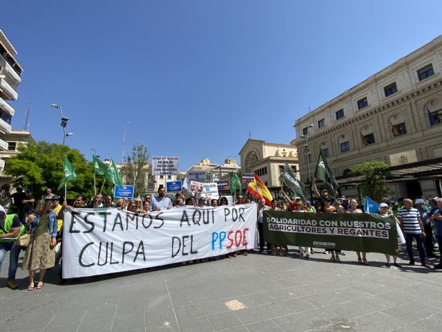 VOX apoya a los agricultores y regantes en Alicante: Los partidos de siempre, PP y PSOE, quieren acabar con el Trasvase, Foto 5