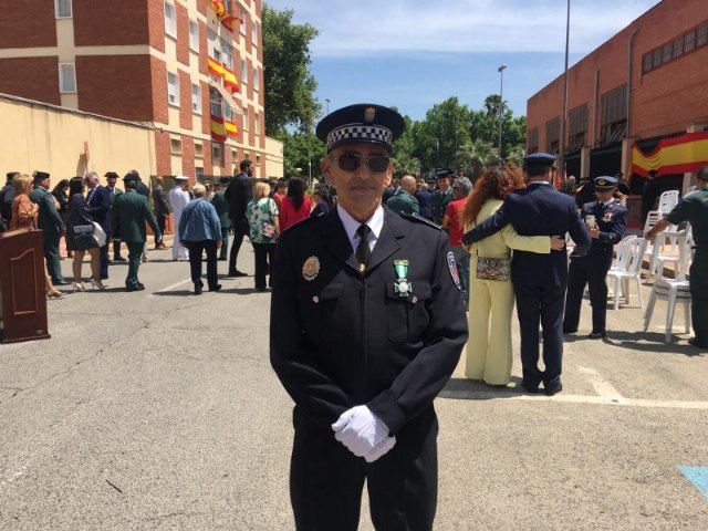 El agente de la Policía Local de Totana, Ángel Espinosa, condecorado por el Ministerio del Interior con la Cruz de Mérito con distintivo blanco, Foto 2