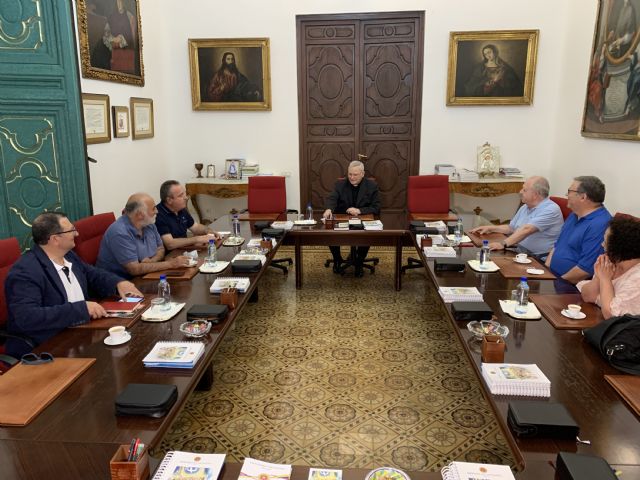 El obispo se reúne por primera vez con los sindicatos - 2, Foto 2