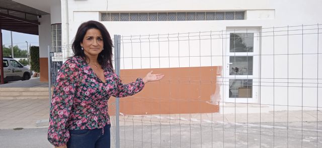 Las obras municipales en el centro de salud de La Hoya volverán a retrasarse porque han instalado un acceso por el que no caben ni camillas ni sillas de ruedas - 1, Foto 1