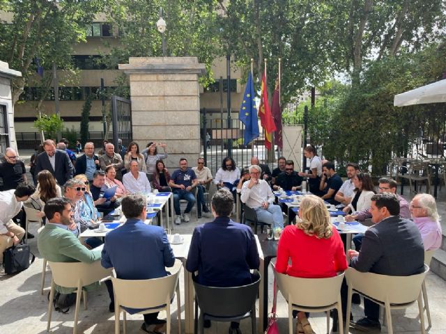 Ballesta anuncia la creación de un carnet joven con descuentos para los espectáculos culturales entre los menores de 35 años - 1, Foto 1