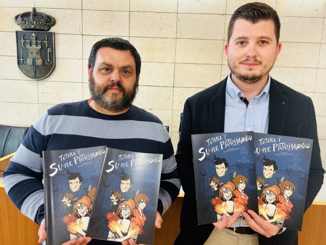 Kalathos hace entrega de 50 ejemplares al Ayuntamiento del cómic “Totana y Su-per Patrimonio”