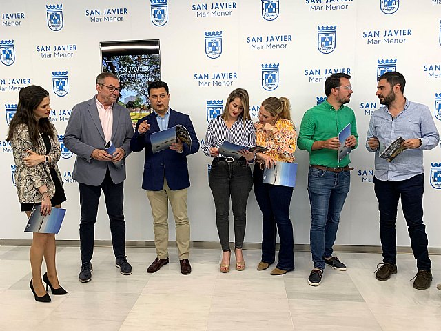 El alcalde, José Miguel Luengo presenta el Anuario 2023 de San Javier - 1, Foto 1
