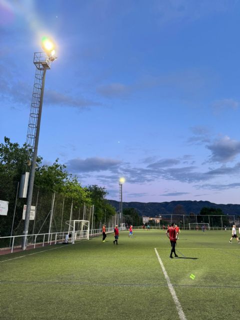 El Ayuntamiento de Murcia mejora la eficiencia energética del campo de fútbol de Patiño con nueva iluminación LED - 2, Foto 2