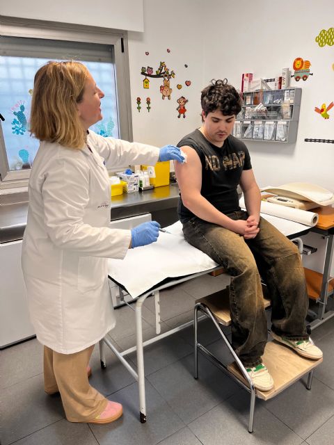 Salud abre la vacunación frente al virus del papiloma humano a varones nacidos entre 2001 y 2003 - 1, Foto 1