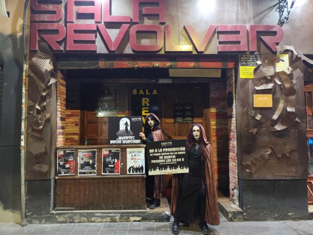 La parca se pasea por Murcia para anunciar La muerte de la noche murciana por la ordenanza municipal de los 7 metros - 2, Foto 2