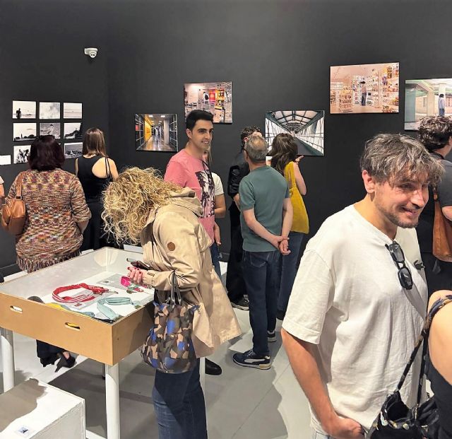 Alumnado de la Escuela de Arte expone sus trabajos de fotografía y joyería en el centro cultural Puertas de Castilla - 2, Foto 2