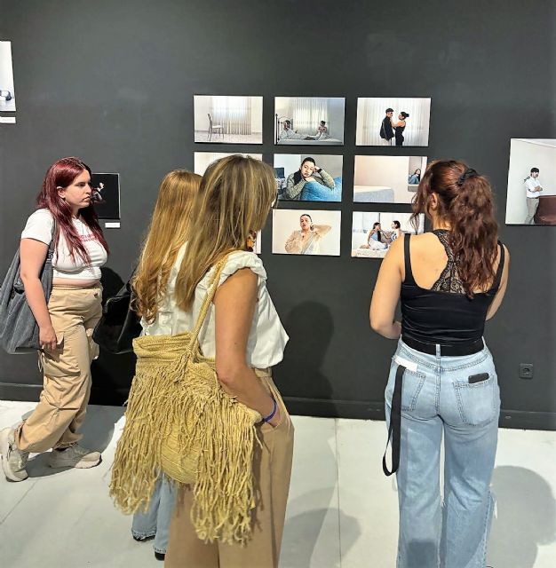 Alumnado de la Escuela de Arte expone sus trabajos de fotografía y joyería en el centro cultural Puertas de Castilla - 3, Foto 3