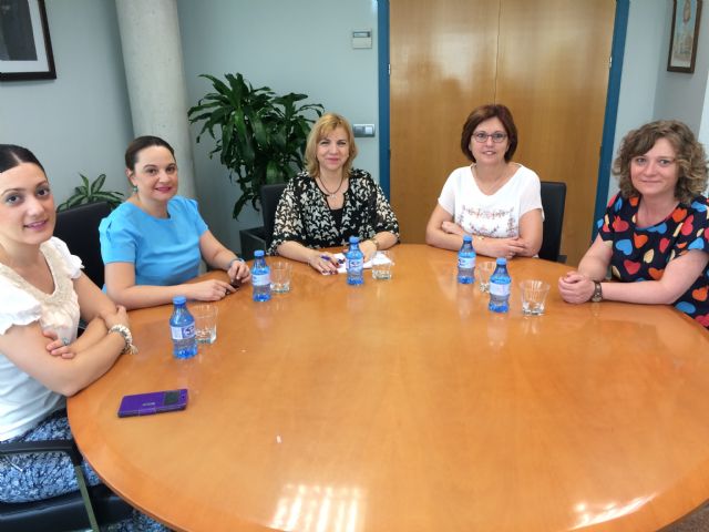 La alcaldesa solicita a la consejera de Política Social mayor financiación para la atención primaria - 1, Foto 1