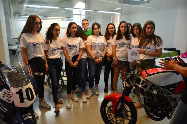 El primer campus Engineering Girl de la Politécnica muestra a preuniversitarias cómo crear motocicletas, edificios, un microscopio y un ‘smart home’ - 2, Foto 2