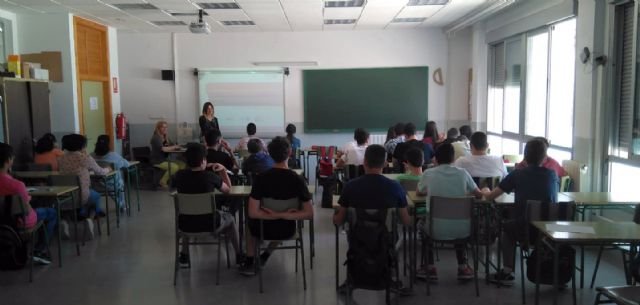 Más de un centenar de alumnos del IES El Bohío de Cartagena adquieren conocimientos sobre los cuidados paliativos - 1, Foto 1