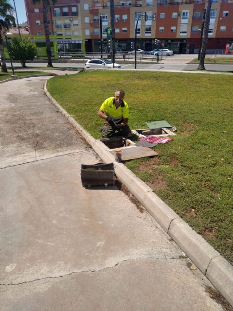 El Ayuntamiento revisa los más de 60.000 goteros y sistemas de riego eficientes del municipio para garantizar un mayor aprovechamiento del agua - 2, Foto 2