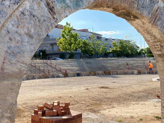 Recta final de la primera fase de las obras de acondicionamiento del entorno del Acueducto - 1, Foto 1
