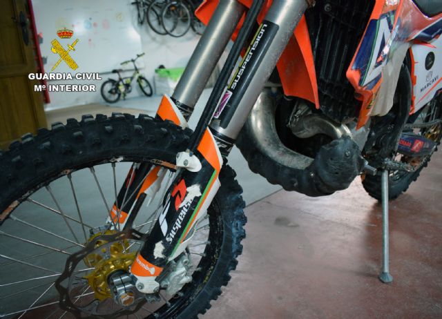 La Guardia Civil investiga a un motorista por causar lesiones graves a un ciclista tras realizar una conducción temeraria - 5, Foto 5