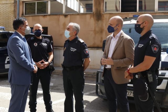 El Alcalde felicita a dos agentes de Policía Local que salvaron la vida de un vecino de Monteagudo tras practicarle la reanimación cardiopulmonar - 2, Foto 2