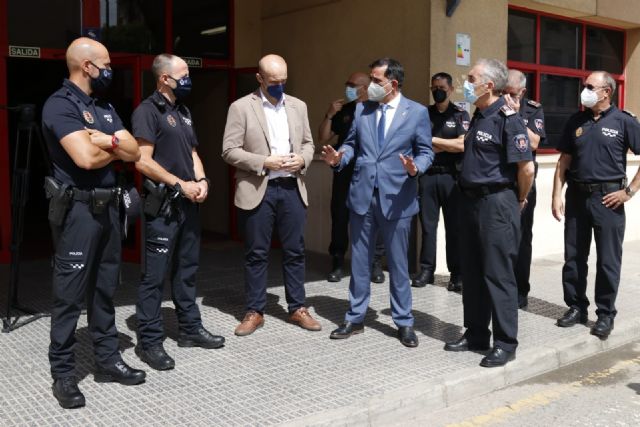 El Alcalde felicita a dos agentes de Policía Local que salvaron la vida de un vecino de Monteagudo tras practicarle la reanimación cardiopulmonar - 3, Foto 3