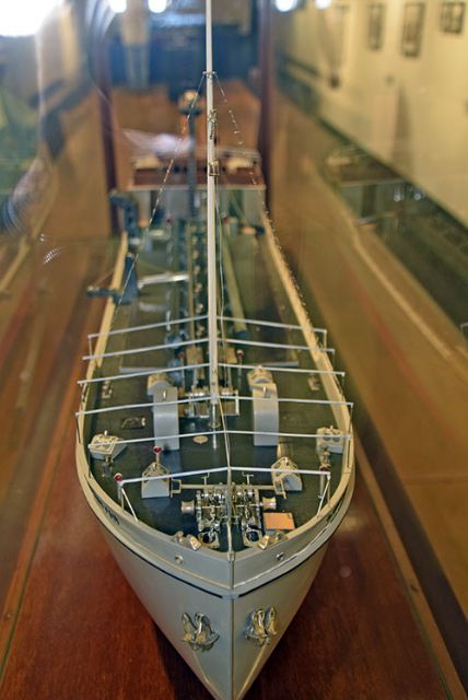 Hasta el 30 de junio el visitante puede navegar por la vida de los muelles sevillanos y contemplar 30 piezas singulares del patrimonio portuario hispalense - 5, Foto 5