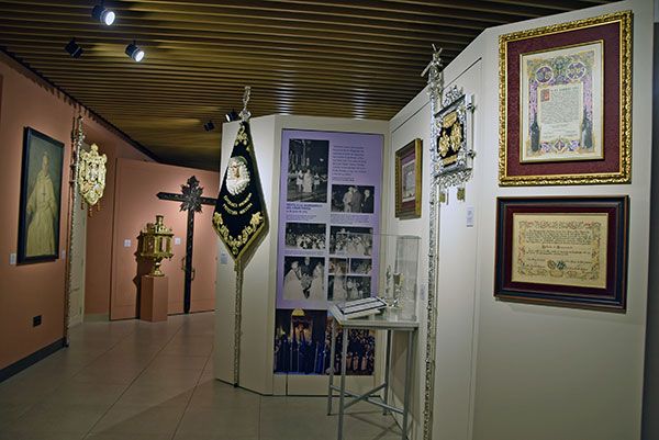 Exposición en la Fundación de Cajasol por el 75 aniversario fundacional de la Sacramental, Hermandad de Santa Genoveva - 2, Foto 2