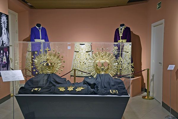 Exposición en la Fundación de Cajasol por el 75 aniversario fundacional de la Sacramental, Hermandad de Santa Genoveva - 3, Foto 3