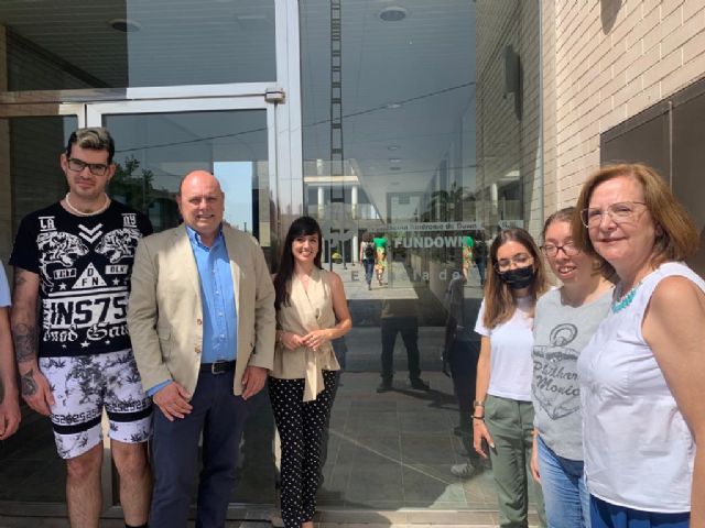 10 asociaciones de personas con discapacidad recibieron ayudas regionales para desplazarse a sus centros de formación - 2, Foto 2