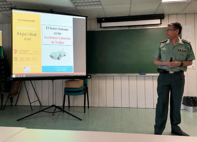 La Guardia Civil colabora con el Instituto de Seguridad y Salud Laboral en la prevención de la siniestralidad laboral vial - 2, Foto 2