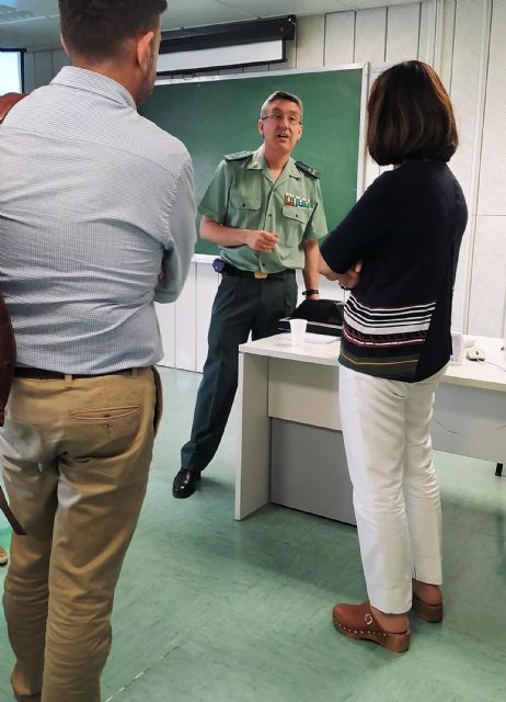 La Guardia Civil colabora con el Instituto de Seguridad y Salud Laboral en la prevención de la siniestralidad laboral vial - 3, Foto 3
