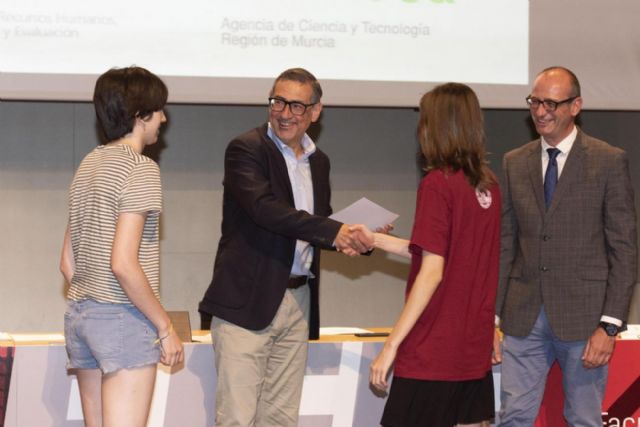 El futuro del talento investigador de la Región se exhibe en la Universidad de Murcia - 1, Foto 1