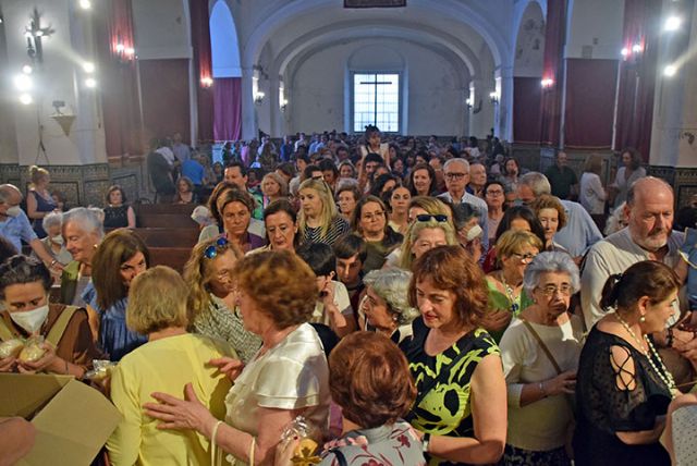 Cientos de Personas asistieron a la procesión de San Antonio de Padua en Sevilla - 1, Foto 1