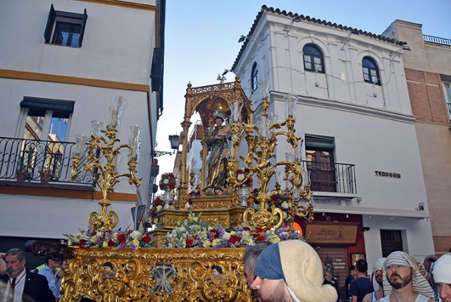 Cientos de Personas asistieron a la procesión de San Antonio de Padua en Sevilla - 5, Foto 5