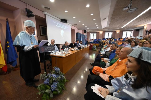 El nobel de Literatura John M. Coetzee ingresa en la UMU como doctor honoris causa - 2, Foto 2