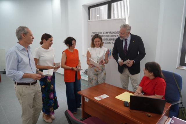 La Comunidad implanta el Servicio de Acompa&ntilde;amiento Intensivo para la inclusión de un millar de personas altamente vulnerables - 2, Foto 2