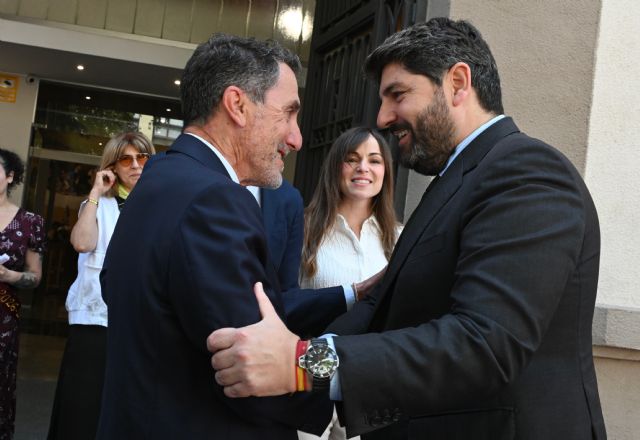 López Miras entrega la imagen restaurada de la Virgen de la Fuensanta a la Casa Regional de Murcia en Barcelona - 2, Foto 2