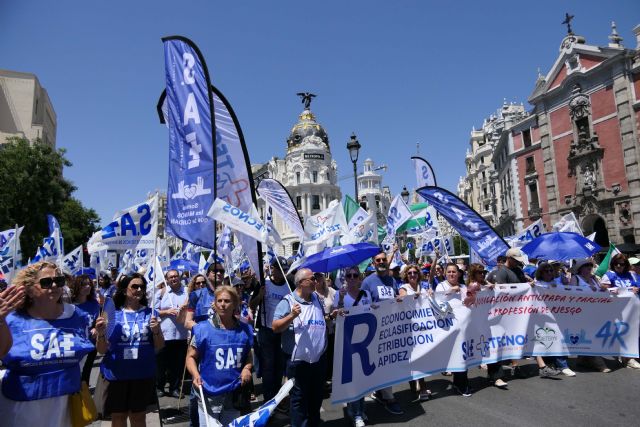 Cerca de 3.500 técnicos sanitarios de toda espa&ntilde;a se han manifestado esta ma&ntilde;ana por su clasificación profesional - 3, Foto 3