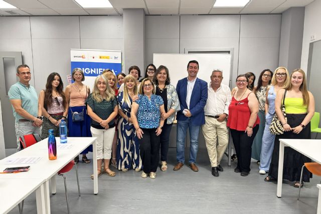 12 alumnas concluyen un curso gratuito de especialización en estética - 2, Foto 2