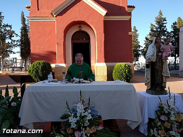 El Cementerio Municipal Nuestra Señora del Carmen acogió la celebración de una misa con motivo de la onomástica de la virgen, Foto 1