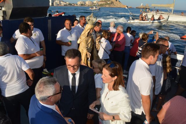 La flota pesquera de la localidad acompaña a la Virgen del Carmen en la tradicional procesión marítima - 2, Foto 2