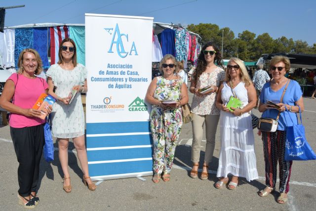 La asociación de Amas de Casa, Consumidores y Usuarios lleva a cabo una campaña informativa en el mercado semanal - 1, Foto 1