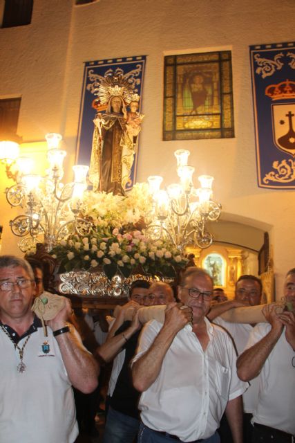 Cientos de personas acompañan a la Virgen del Carmen en su vuelta a San Pedro del Pinatar - 4, Foto 4